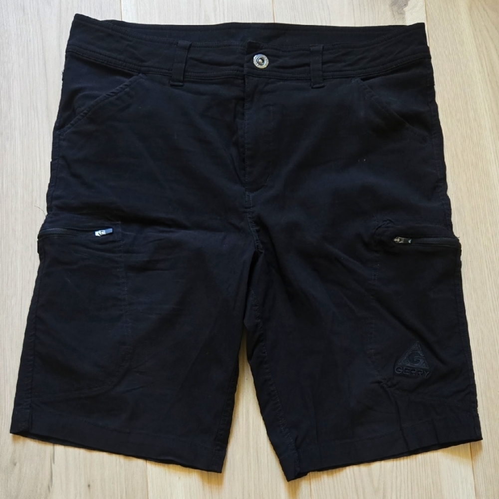 Gerry Weber Black Cargo Shorts with Modern Design